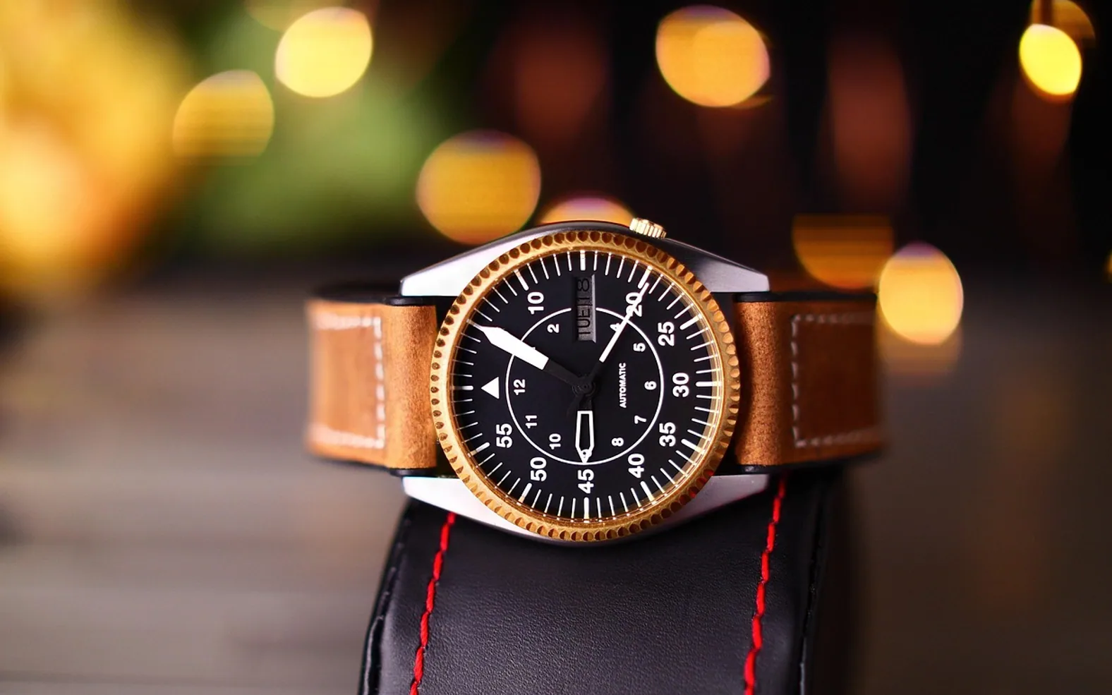 Watch, wristwatch and automatic watch
