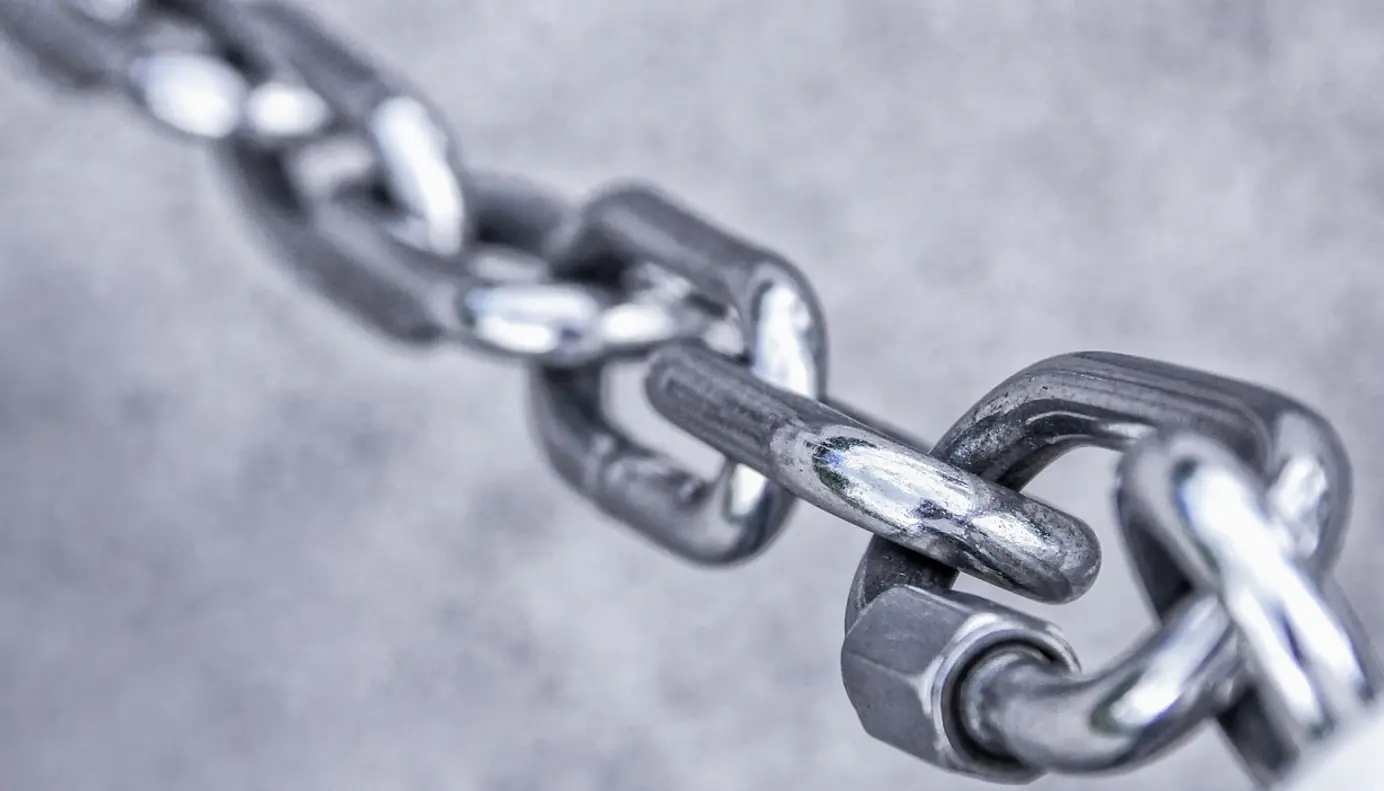 Chain, security and metal