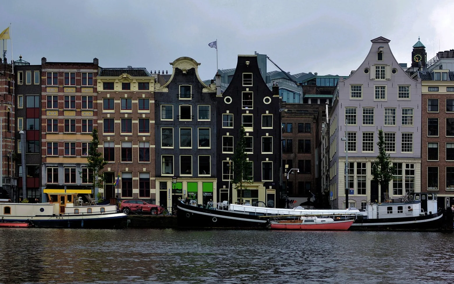 Dancing house, canal cruise and amsterdam